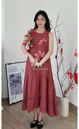 Đầm maxi màu sát nách, thêu bông, đuôi bèo 